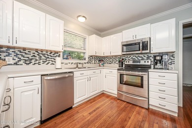 Adorable and well maintained home in the desirable golf - photo 17