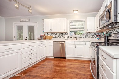 Adorable and well maintained home in the desirable golf - photo 18