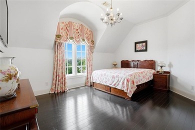 Perfectly positioned within the prestigious gated golf community - photo 24