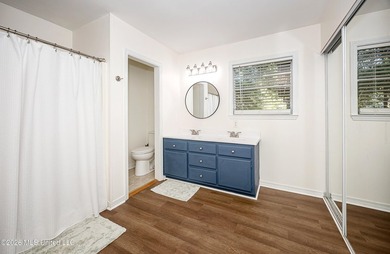 Adorable and well maintained home in the desirable golf - photo 25