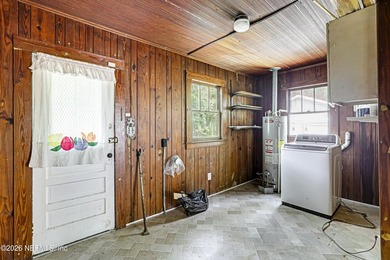 **INVESTOR SPECIAL**UPDATED***GREAT LOCATION** Welcome home to - photo 33