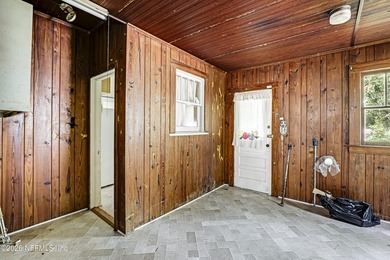 **INVESTOR SPECIAL**UPDATED***GREAT LOCATION** Welcome home to - photo 34