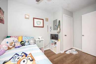 Adorable and well maintained home in the desirable golf - photo 35
