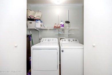 Adorable and well maintained home in the desirable golf - photo 37