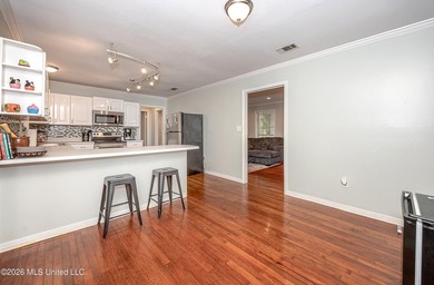 Adorable and well maintained home in the desirable golf - photo 38