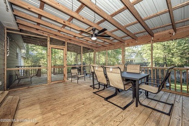 Adorable and well maintained home in the desirable golf - photo 39