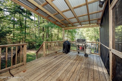 Adorable and well maintained home in the desirable golf - photo 42