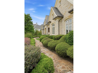 Perfectly positioned within the prestigious gated golf community - photo 49