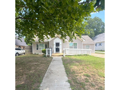 Welcome to 1211 NW Arlington Avenue in Lawton, Oklahoma! This - photo 2