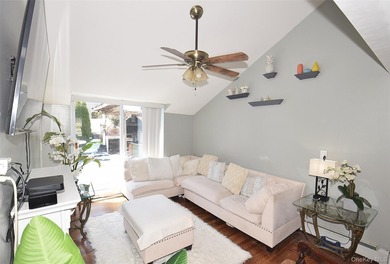 Welcome to 130 Winganhauppauge Road in Islip - a beautifully - photo 4