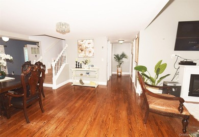 Welcome to 130 Winganhauppauge Road in Islip - a beautifully - photo 9