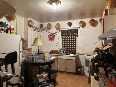 Handyman special perfect for an investor adding to their - photo 2