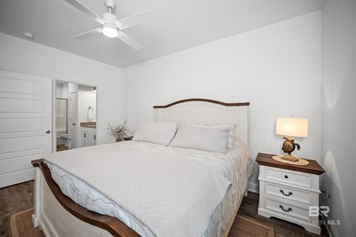 This beautiful, like-new, move-in ready, fully furnished - photo 11
