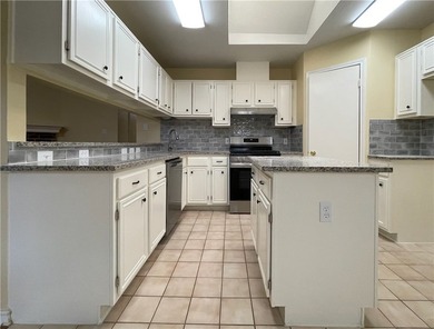 Beautifully & totally redone & updated. Front entrance & walkway - photo 25