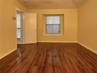 Beautifully & totally redone & updated. Front entrance & walkway - photo 28