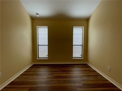 Beautifully & totally redone & updated. Front entrance & walkway - photo 32