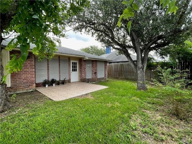 Beautifully & totally redone & updated. Front entrance & walkway - photo 34