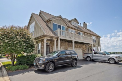 Lake Townhome/Townhouse For Sale in Wauconda, Illinois