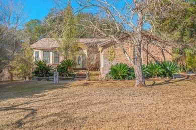 (private lake, pond, coastal) Home For Sale in Crestview Florida