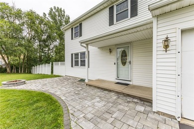 Welcome to this beautifully updated 3-bed, 1.5-bath home - photo 4