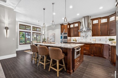 Beautiful James Clyde-built single-level home on a .35-acre - photo 4