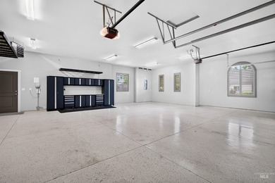 Beautiful James Clyde-built single-level home on a .35-acre - photo 10