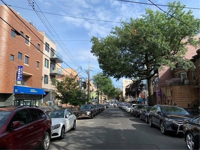 Nice solid brick six family building in prime Sunset Park. Five - photo 4