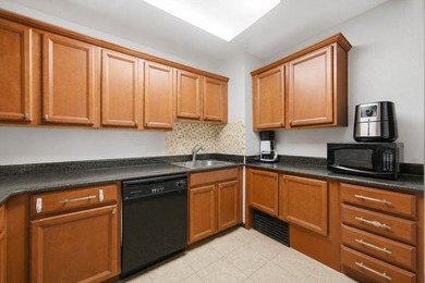 Spacious 1-bedroom corner unit in the heart of Streeterville - photo 9