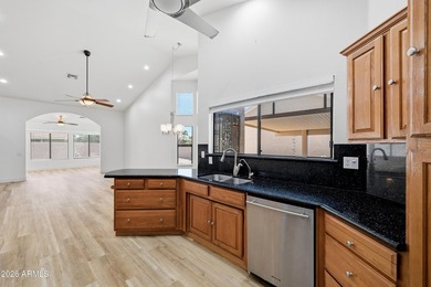 Open, bright, and spacious detached home with fenced backyard - photo 15