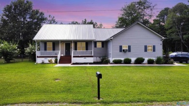 Lake Home For Sale in Guntersville, Alabama