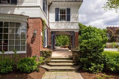 Welcome to Sans Souci, a distinguished circa 1895 Queen Anne - photo 3