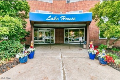 Lake Condo For Sale in Lakewood, Ohio