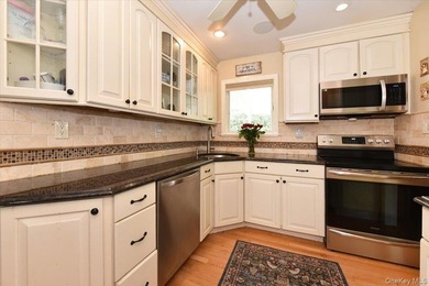 Charming Expanded Cape nestled mid-block offering 4 bedrooms - photo 12