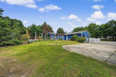 Welcome to this beautifully updated 3-bedroom, 2-bathroom ranch - photo 12