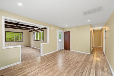 Welcome to this beautifully updated 3-bedroom, 2-bathroom ranch - photo 17