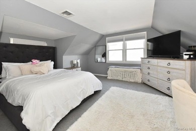 Charming Expanded Cape nestled mid-block offering 4 bedrooms - photo 20