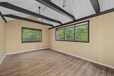 Welcome to this beautifully updated 3-bedroom, 2-bathroom ranch - photo 21