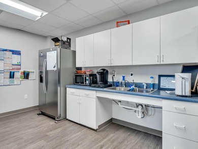 ATTENTION INVESTORS 6.4% CAP RATE on this 2 story CLASS A, FULLY - photo 26