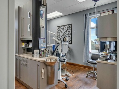 ATTENTION INVESTORS 6.4% CAP RATE on this 2 story CLASS A, FULLY - photo 44
