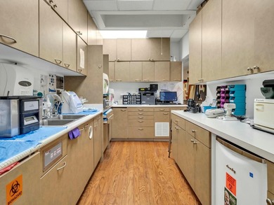 ATTENTION INVESTORS 6.4% CAP RATE on this 2 story CLASS A, FULLY - photo 46