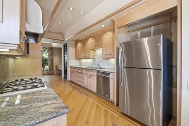 Set above prestigious Dry Creek Road, this legacy estate has - photo 21
