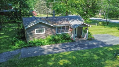 Come check out this charming and cozy 2-bedroom cottage just a - photo 3