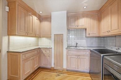 Set above prestigious Dry Creek Road, this legacy estate has - photo 40