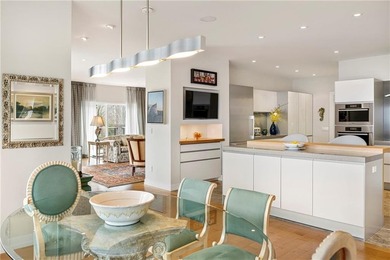 Perched on the top floor of the Bonniecrest estate, this - photo 12