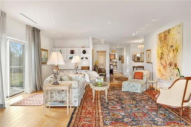 Perched on the top floor of the Bonniecrest estate, this - photo 20