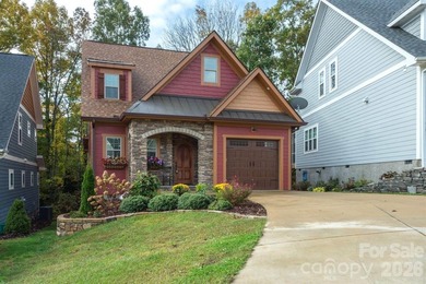 Charming and Spacious, 3 Bed/3 Bath Craftsman Home in Beautiful - photo 1