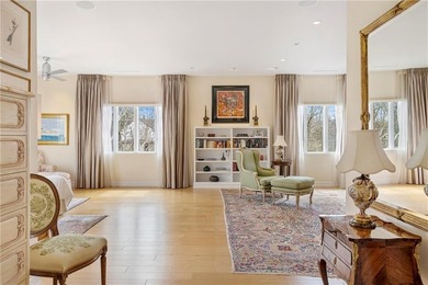Perched on the top floor of the Bonniecrest estate, this - photo 22