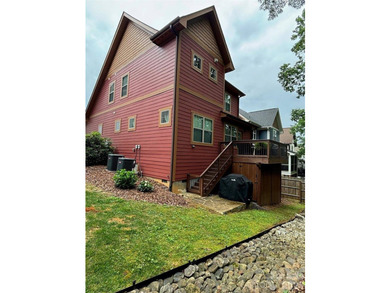 Charming and Spacious, 3 Bed/3 Bath Craftsman Home in Beautiful - photo 3