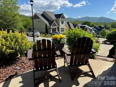 Charming and Spacious, 3 Bed/3 Bath Craftsman Home in Beautiful - photo 4