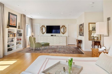 Perched on the top floor of the Bonniecrest estate, this - photo 27